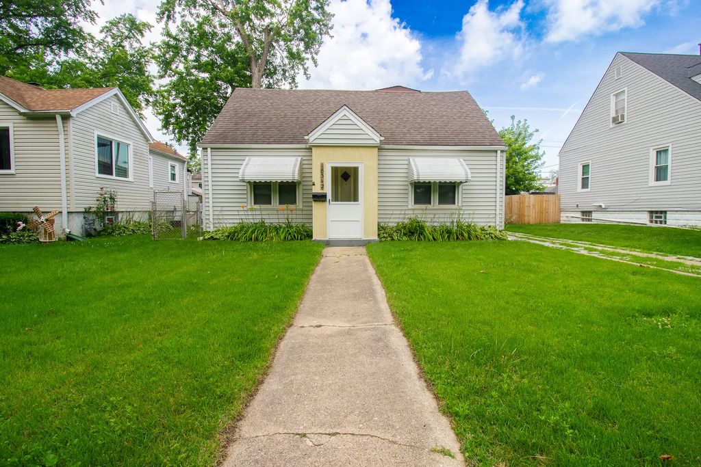 18342 Wildwood Avenue, Lansing