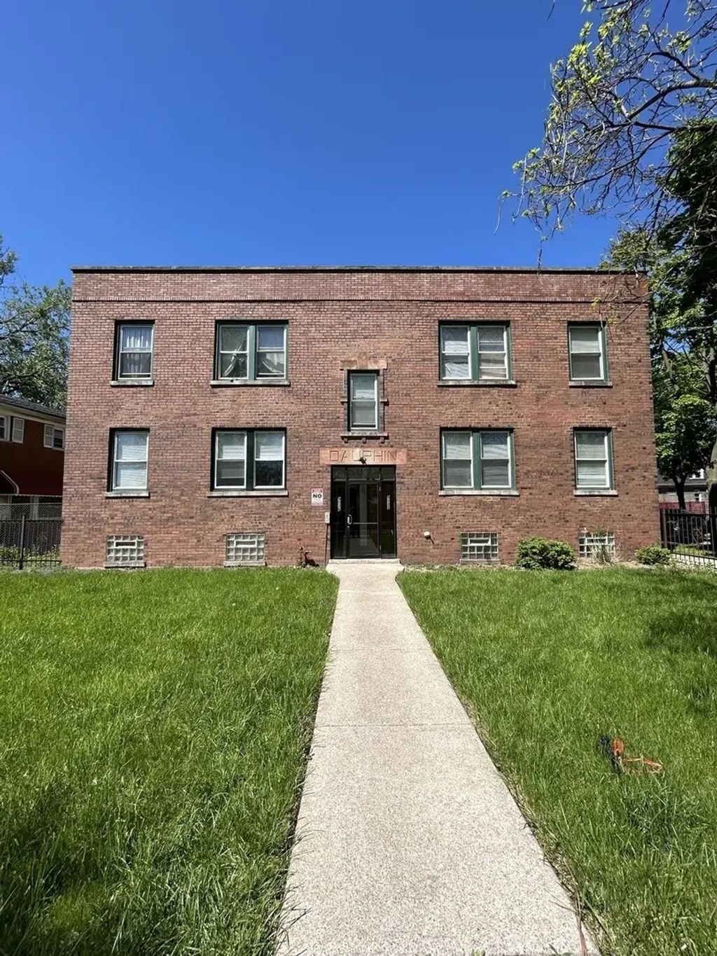 9032 S Dauphin Avenue 1n, Chicago