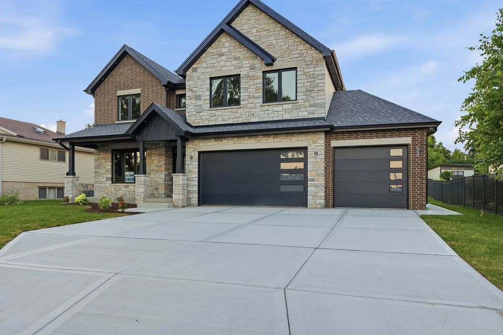 134 Holly Avenue, Darien