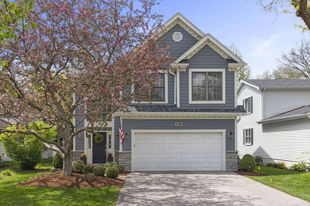 176 Hillcrest Avenue, Glen Ellyn