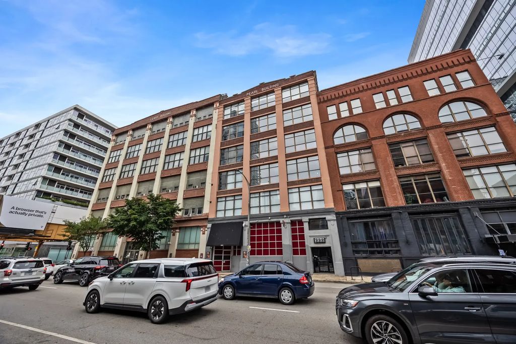 222 W Ontario Street 400, Chicago