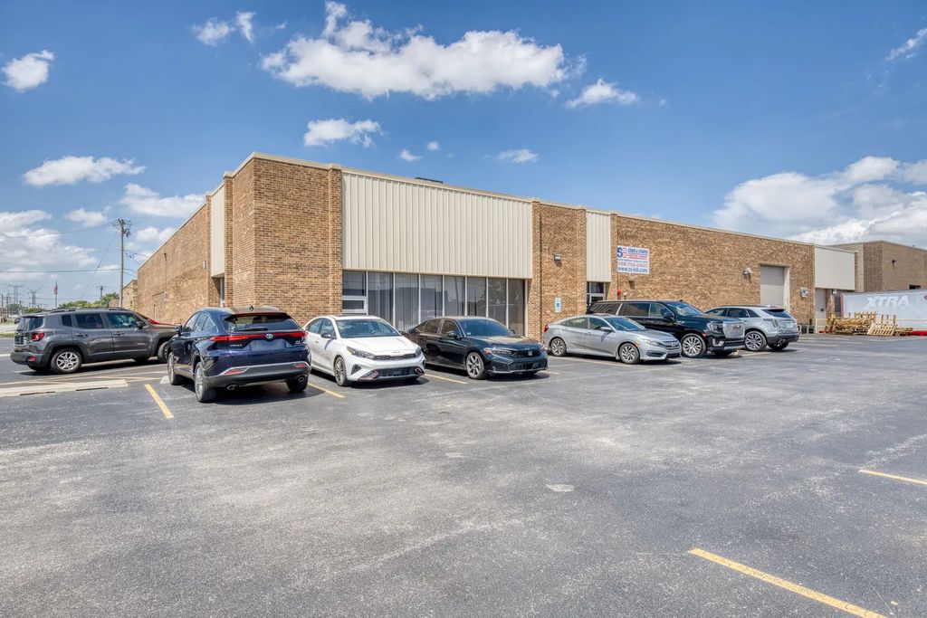7560 W 100th Place, Bridgeview