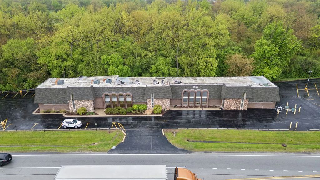 6600 W College Drive, Palos Heights