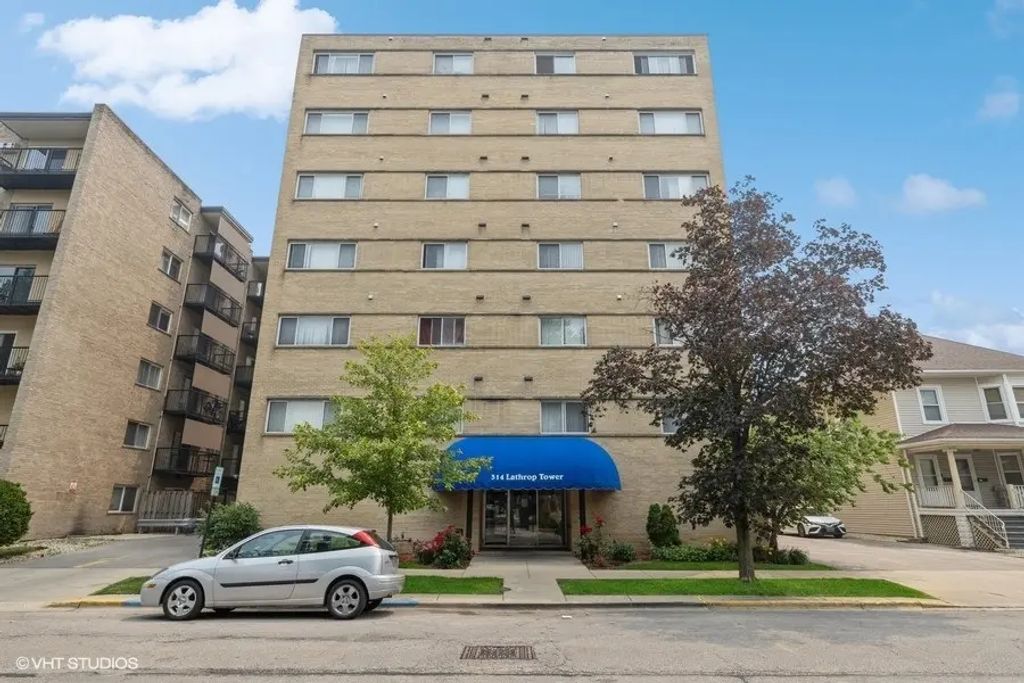 314 Lathrop Avenue 303, Forest Park
