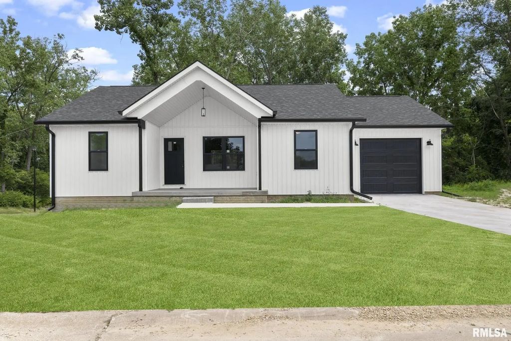 813 Williams Way, Carbon Cliff