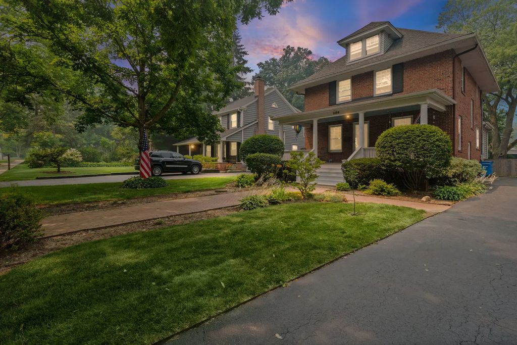 1538 Oakwood Avenue, Highland Park
