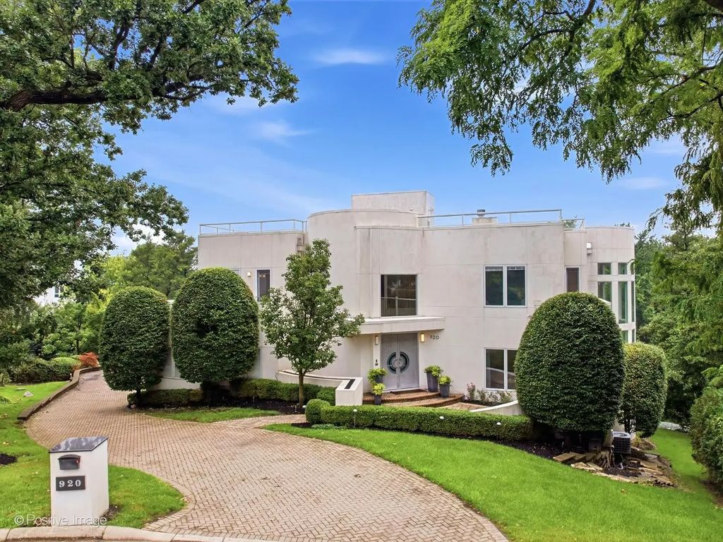 920 St Stephens Green, Oak Brook