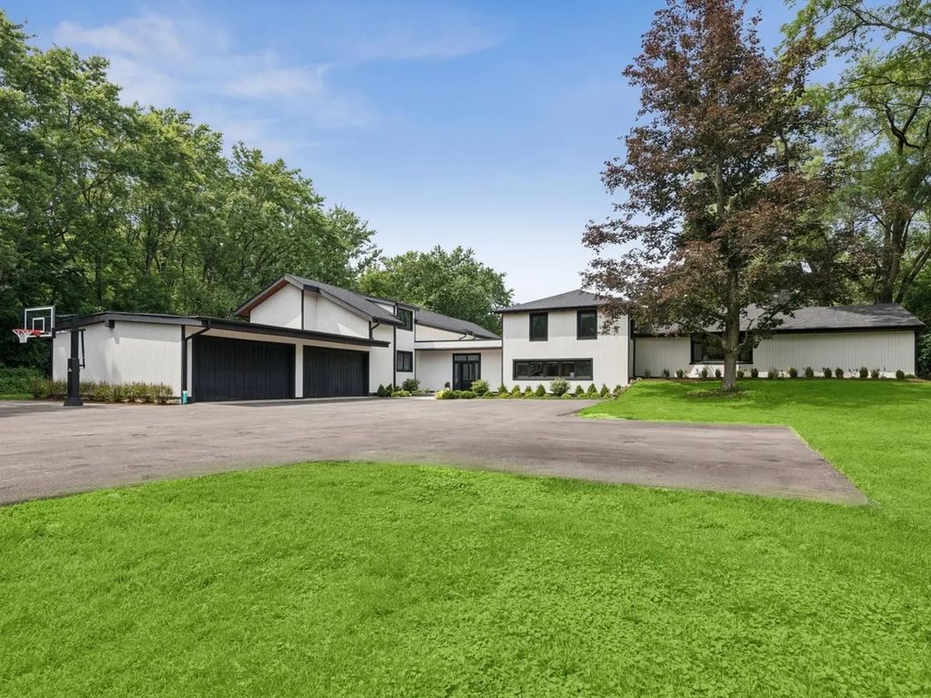 3148 Cuba Road, Long Grove