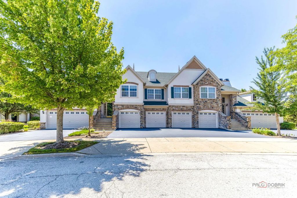 263 Shadow Creek Circle 263, Vernon Hills