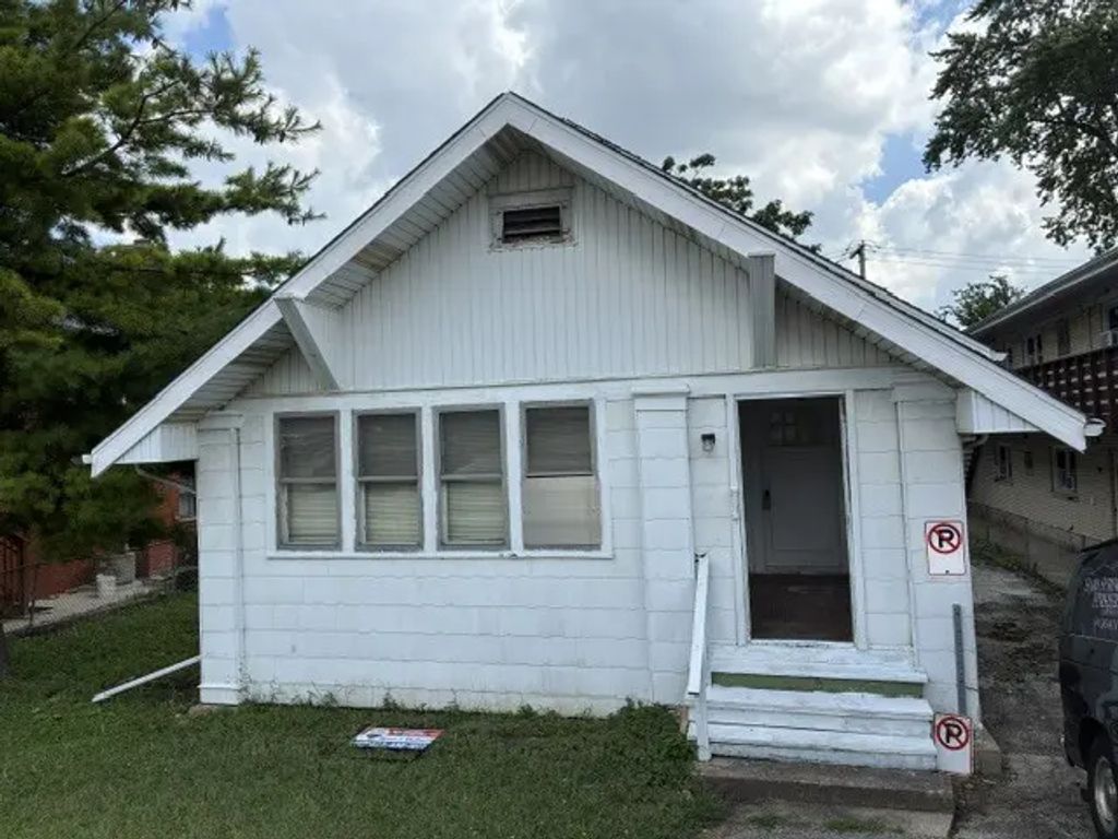 405 S Cass Avenue Sw, Westmont