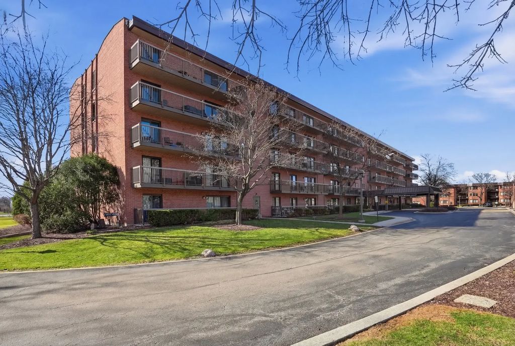 6443 Clarendon Hills Road 402, Willowbrook