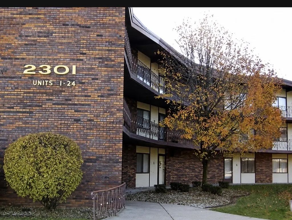 2303 Holiday Terrace Court 41, Lansing
