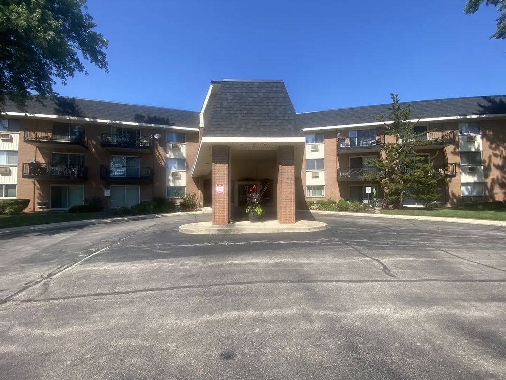 1198 Royal Glen Drive 315, Glen Ellyn