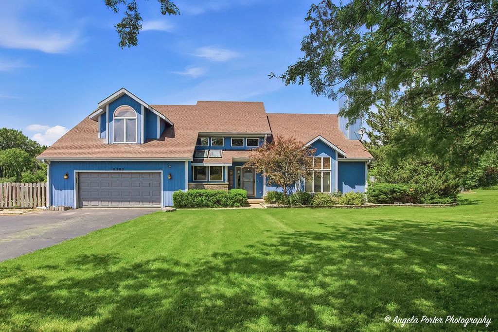 8302 White Oaks Road, Wonder Lake