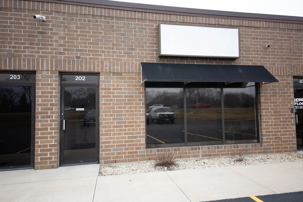 1000 N Rand Road 202, Wauconda