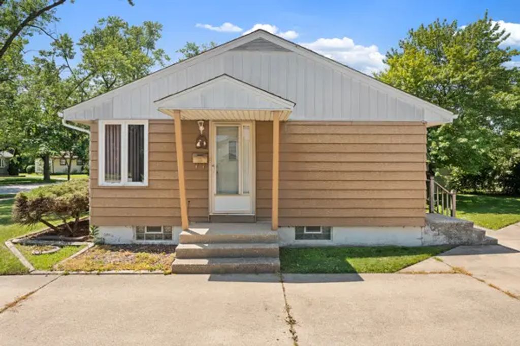 99 Indianwood Drive, Thornton