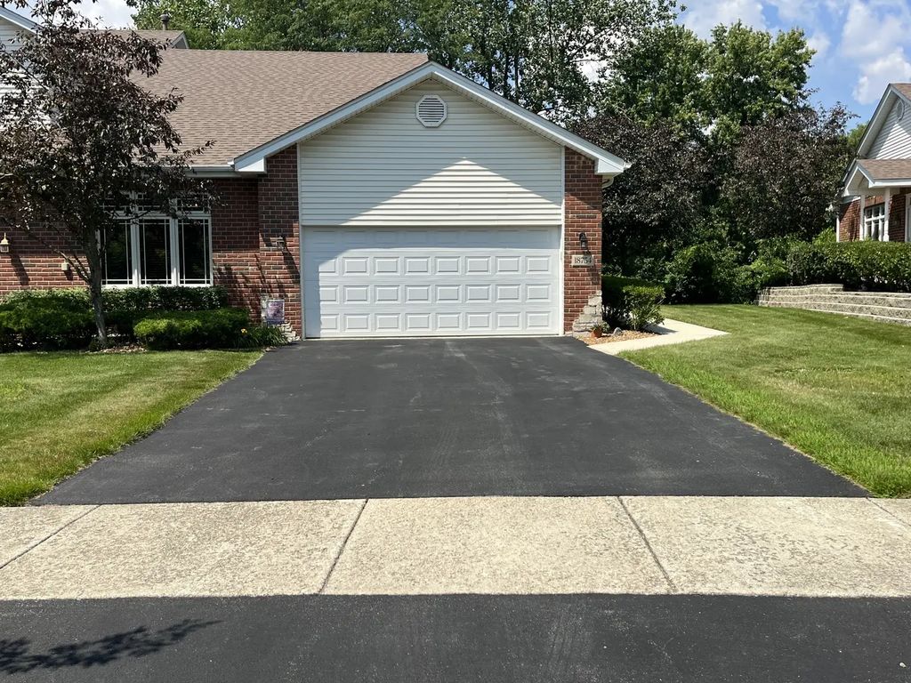 18754 Crystal Creek Drive, Mokena