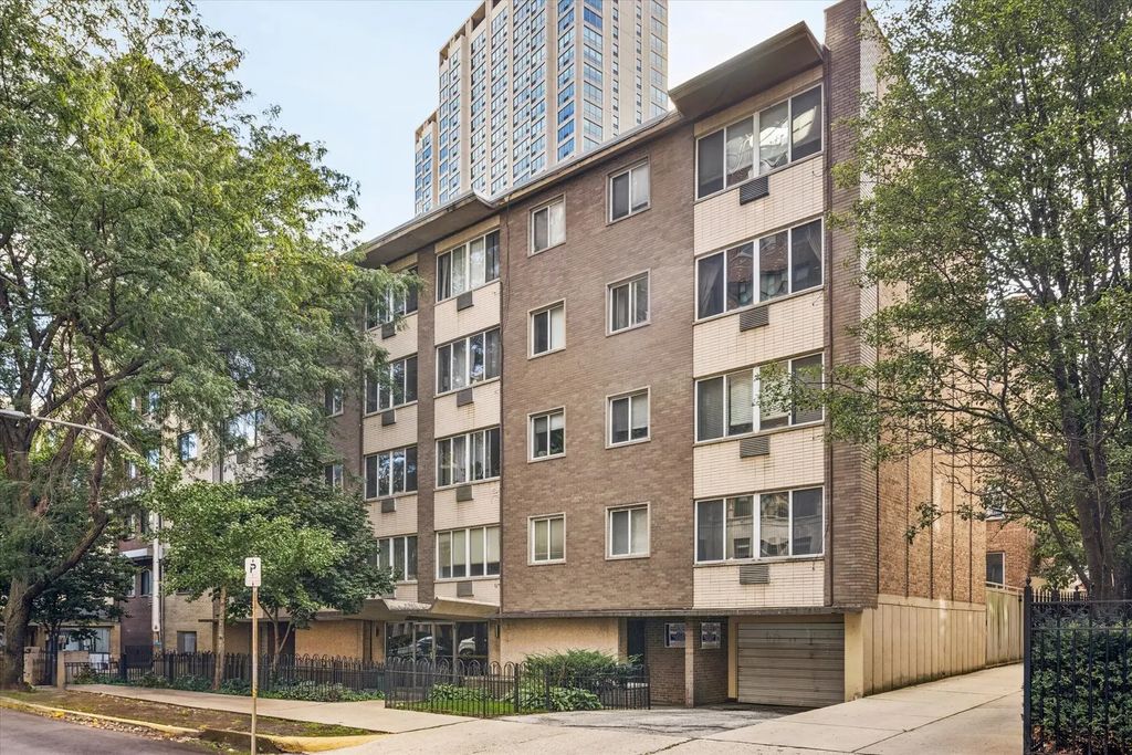 539 W Stratford Place 408, Chicago