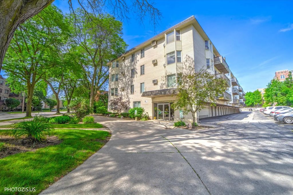 8232 Niles Center Road 311, Skokie, 60077