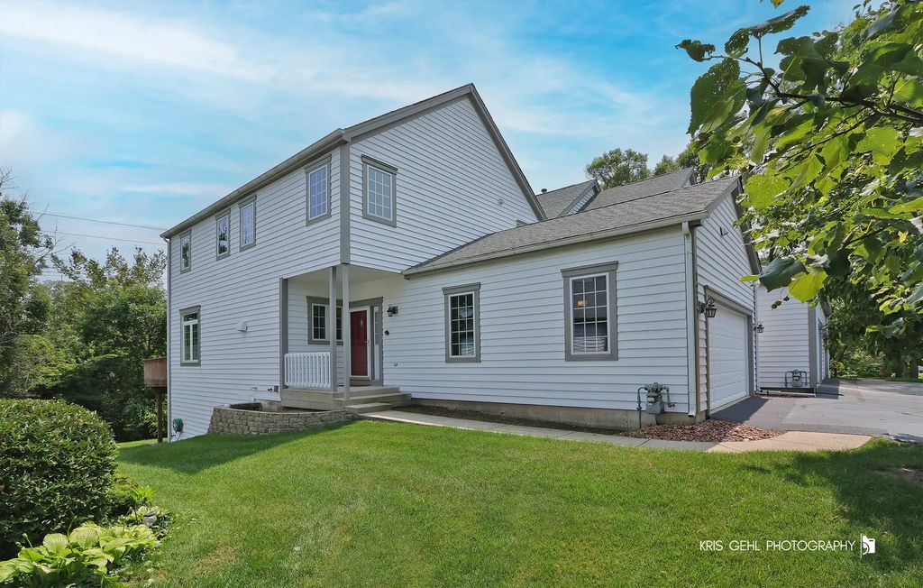 1277 Queen Ann Lane, Gurnee