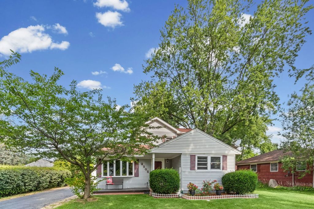2205 Bluebird Lane, Rolling Meadows