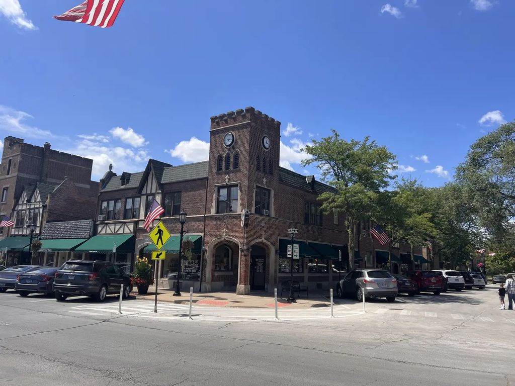 2546 Central Avenue, Flossmoor