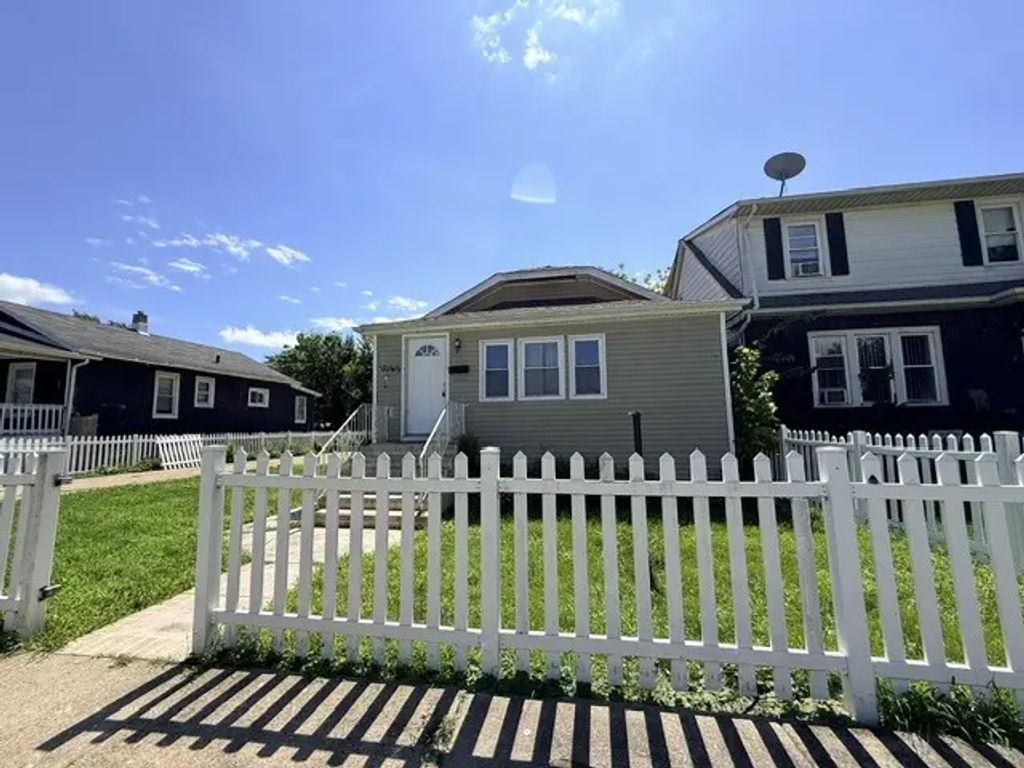 1045 W 104th Place, Chicago, 60643