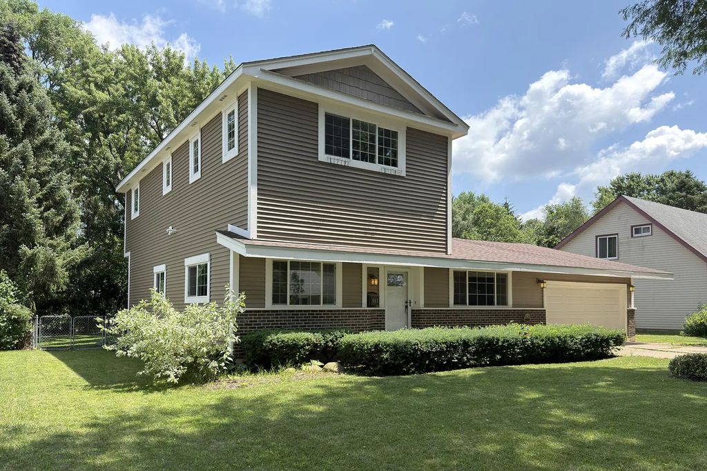 967 Cardiff Drive, Crystal Lake