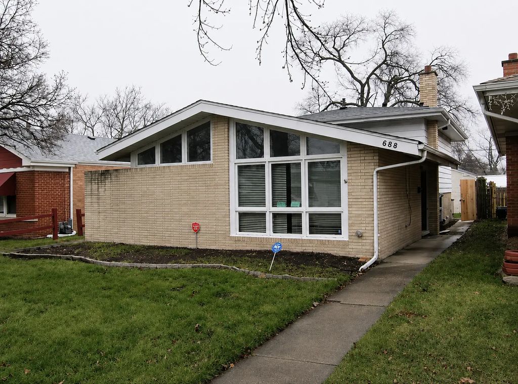 688 E 154th Street, Dolton