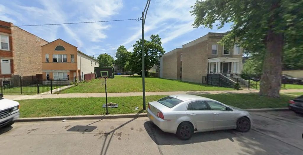 5627 S Justine Street, Chicago