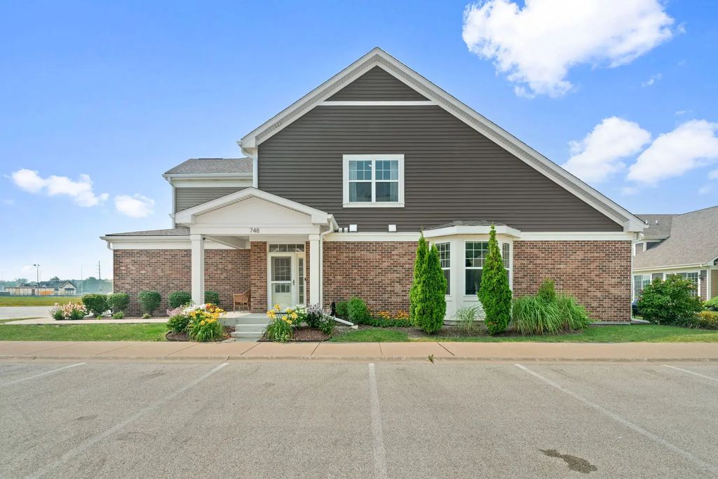 748 N Verandah Drive 748, Hanover Park