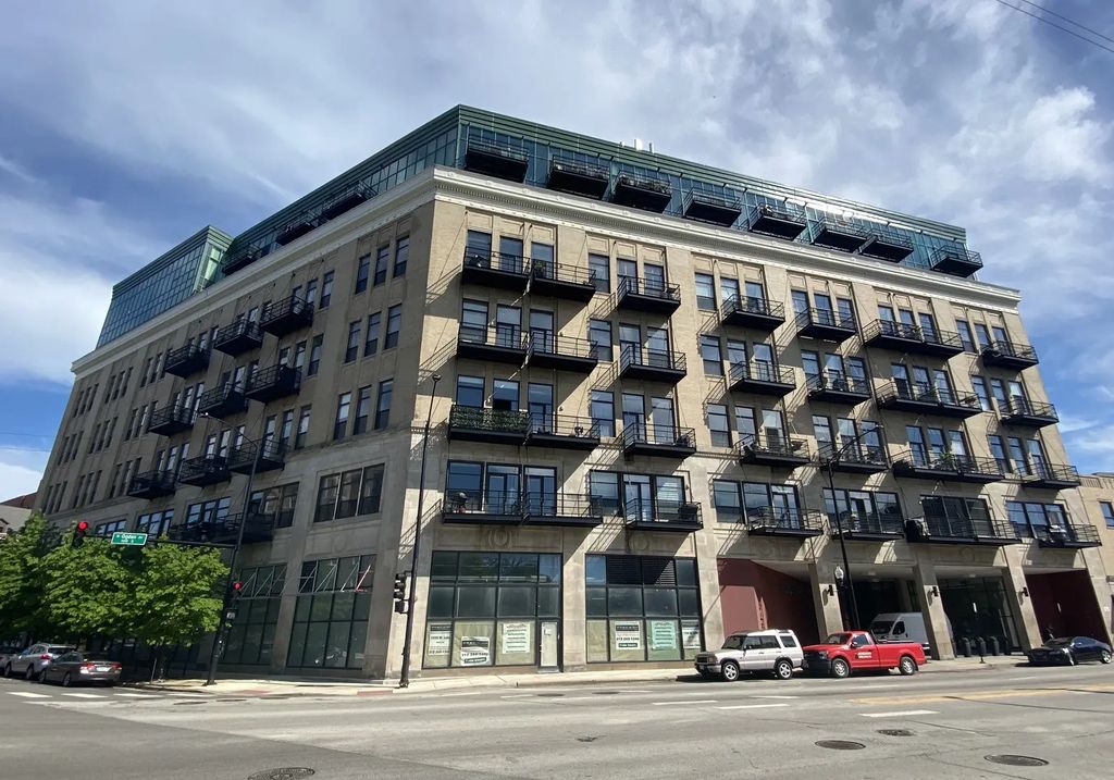 1645 W Ogden Avenue 440, Chicago