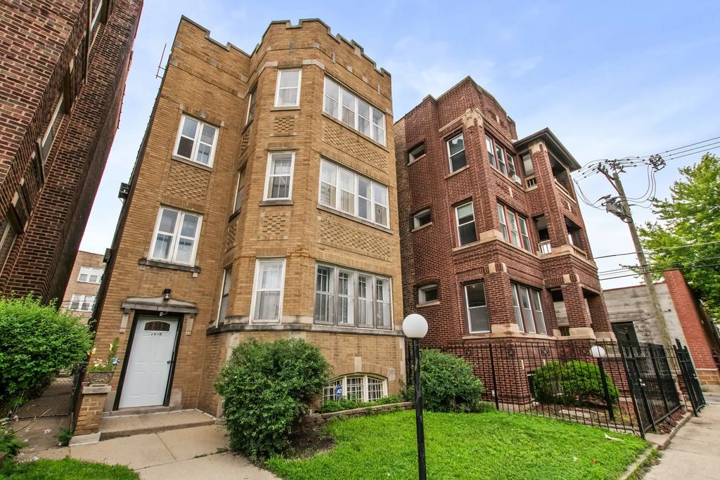 7918 S Champlain Avenue, Chicago