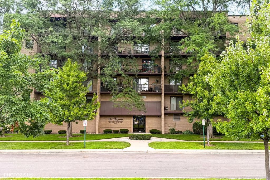 1380 Oakwood Avenue 204, Des Plaines