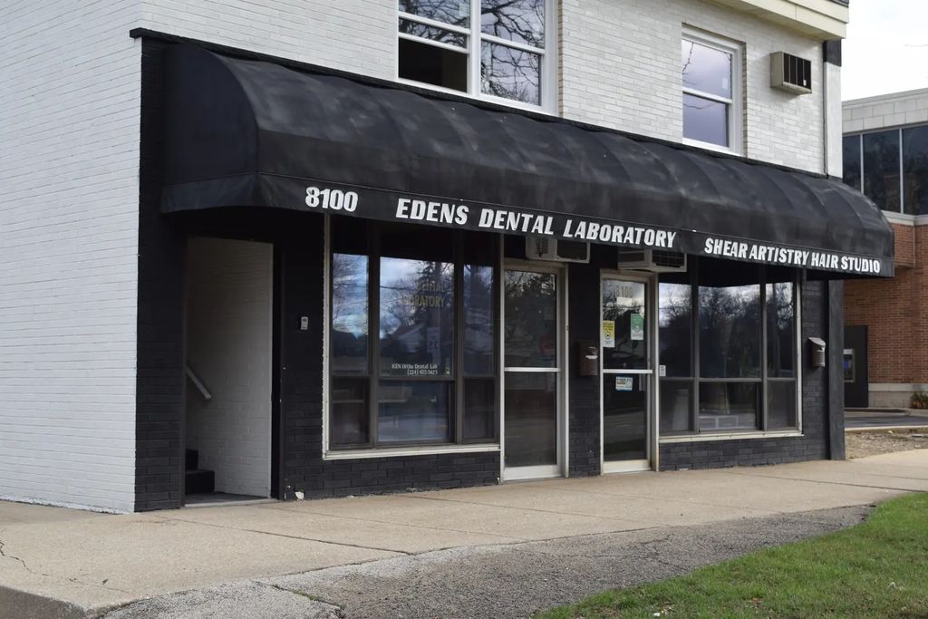 8100 W Oakton Street 205, Niles