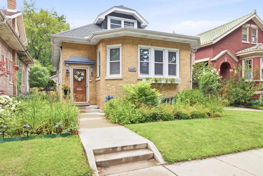 6542 N Maplewood Avenue, Chicago, 60645