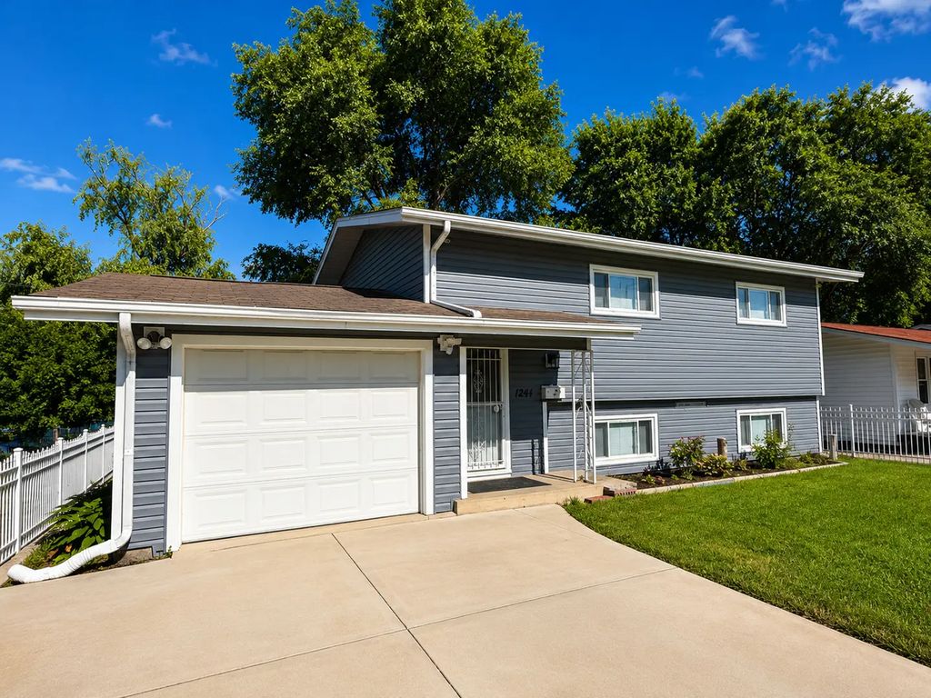 1241 S Elmwood Avenue, Waukegan