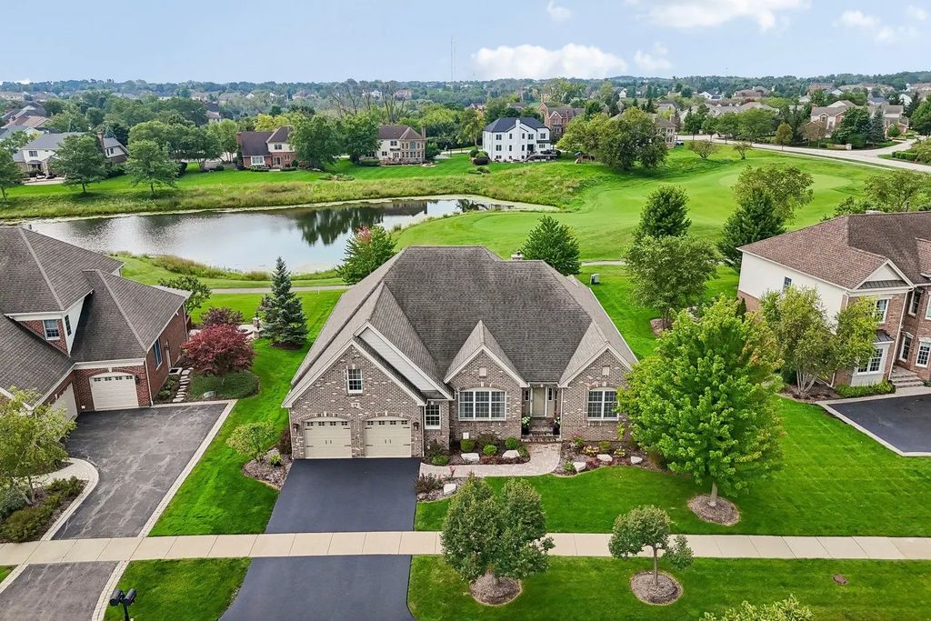14 Championship Parkway, Hawthorn Woods