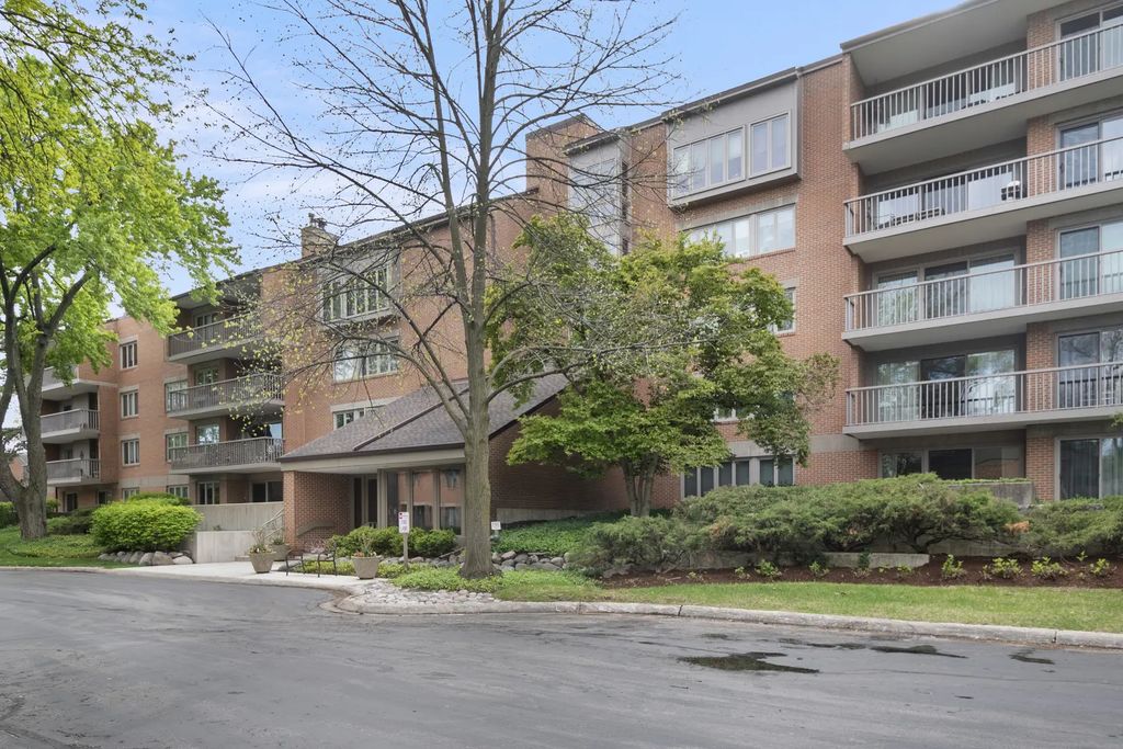44 Park Lane 223, Park Ridge