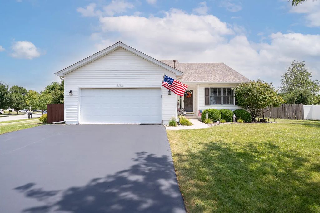 1221 Glen Mor Drive, Shorewood
