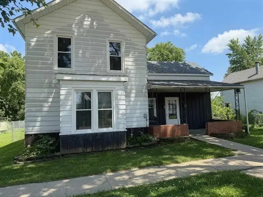208 E Second Street, Leaf River