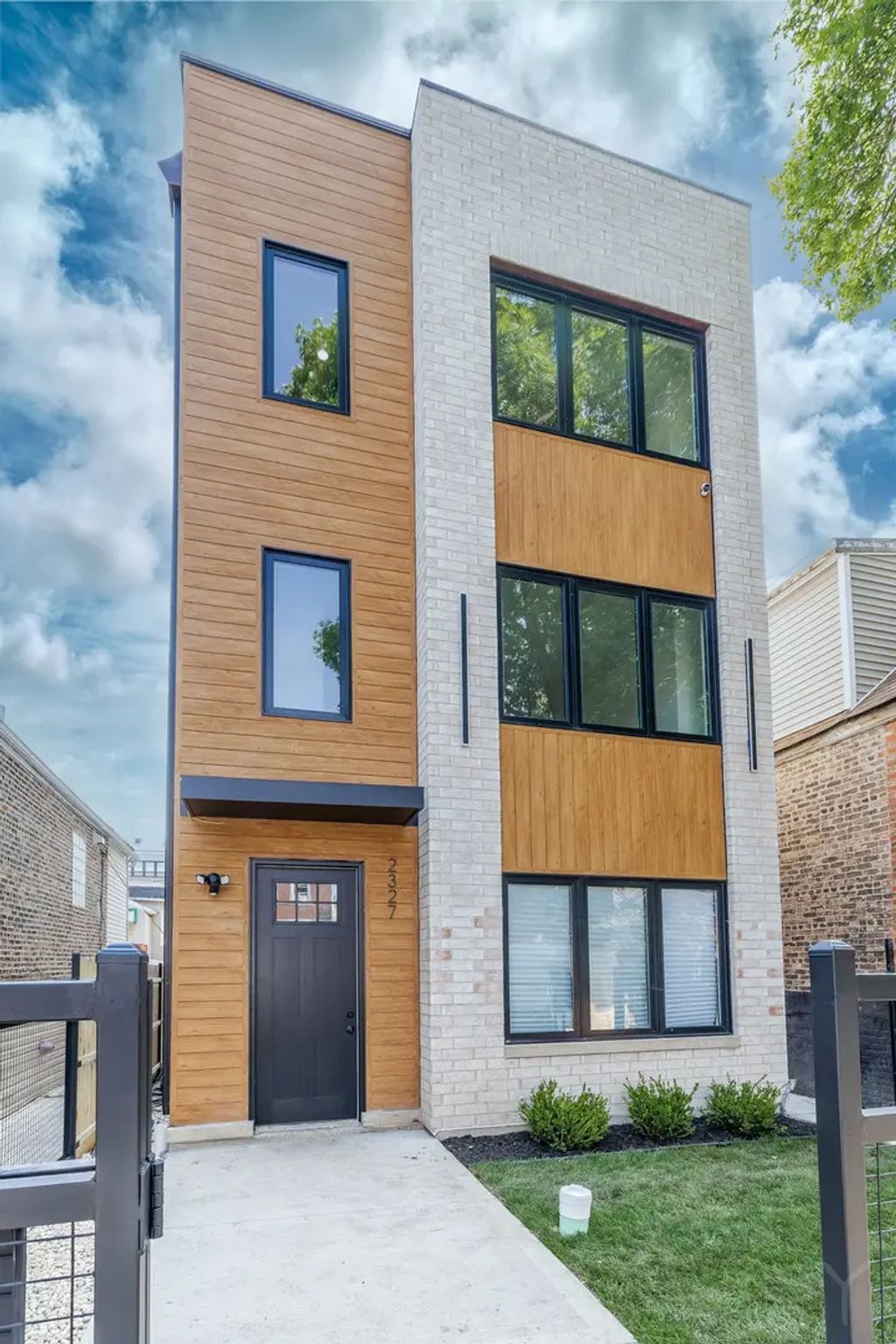 3215 W Fulton Street, Chicago, 60624