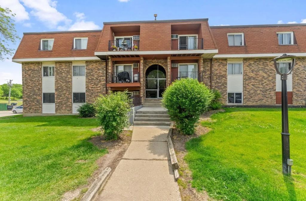 1195 Meadow Lane 114, Hoffman Estates