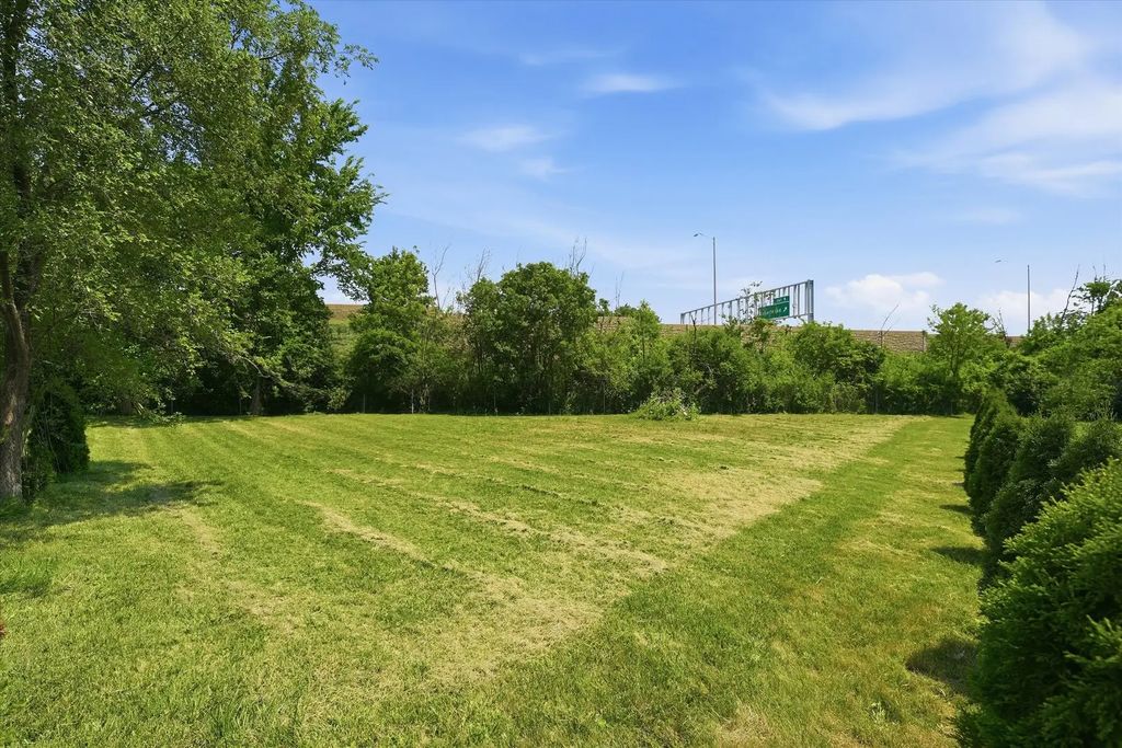 1675 Seward Street, Schaumburg