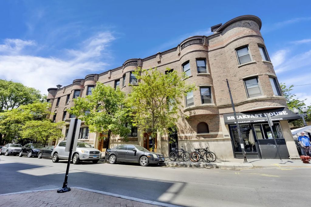 1004 W Dakin Street 2, Chicago, 60613