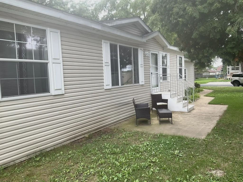 406 Spruce Drive, Belvidere