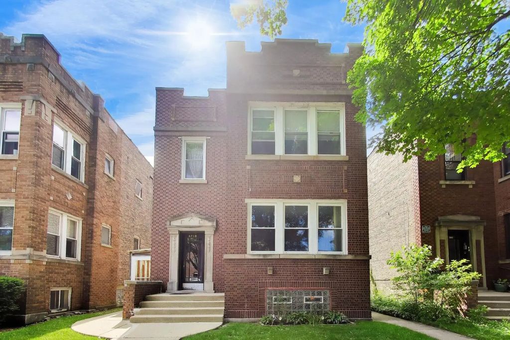 6718 N Campbell Avenue, Chicago, 60645