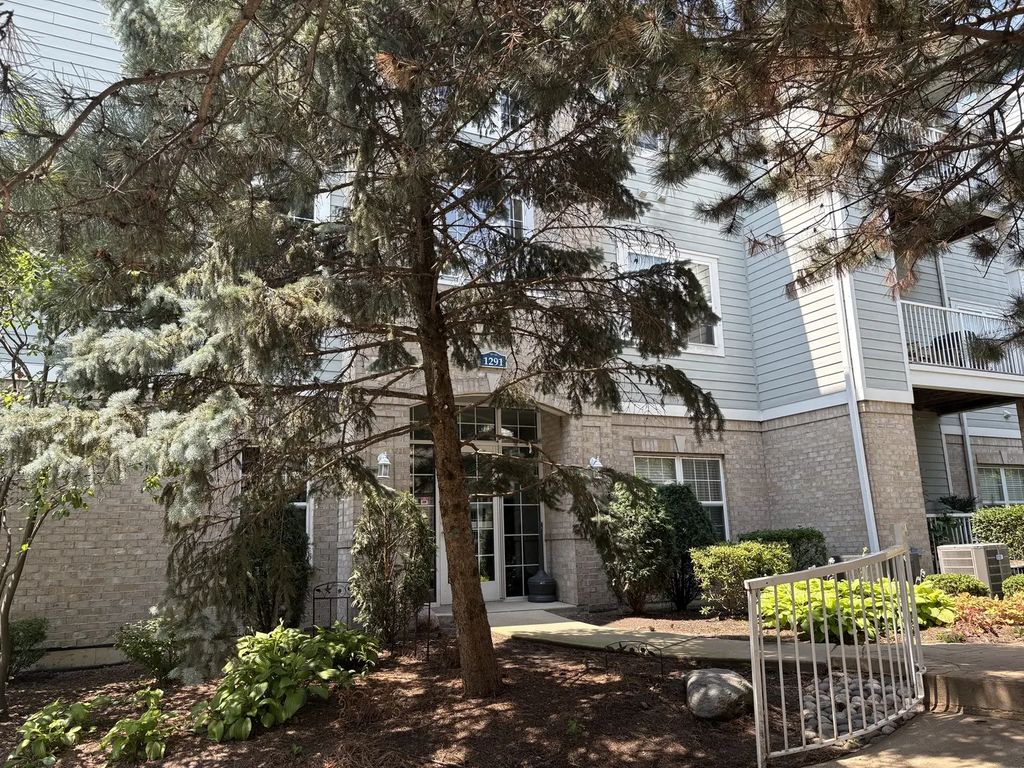 1291 W Lake Street 302, Addison