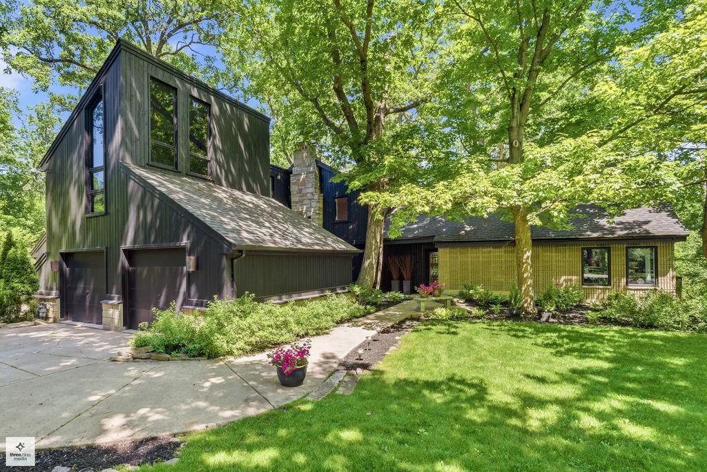 1341 Kenilwood Lane, Riverwoods