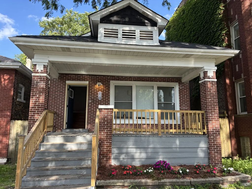 8305 S Maryland Avenue, Chicago, 60619